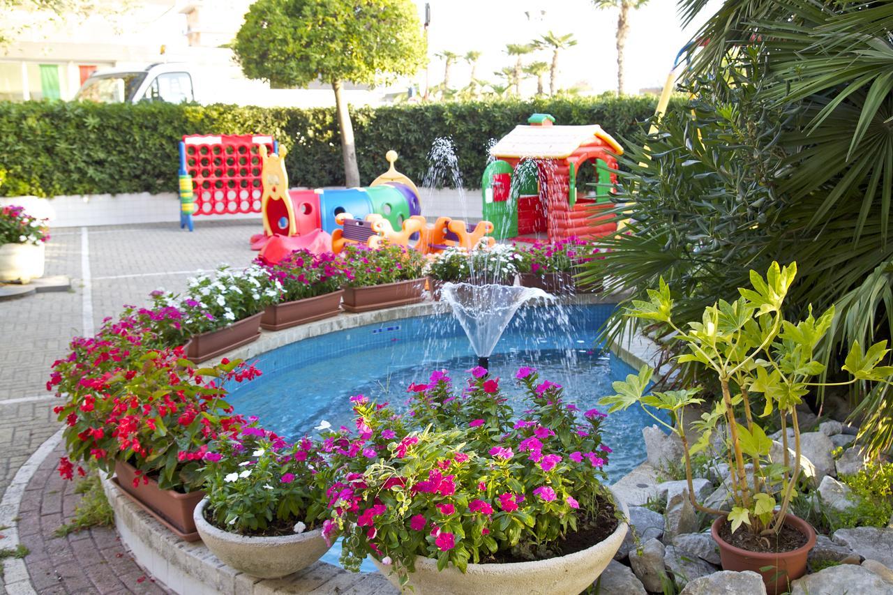 Savoia Hotel Misano Adriatico Εξωτερικό φωτογραφία